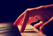 半岛体育：体坛名场面｜王哲林新婚现场男篮队友悉数助阵，跟新娘现最萌身高差.